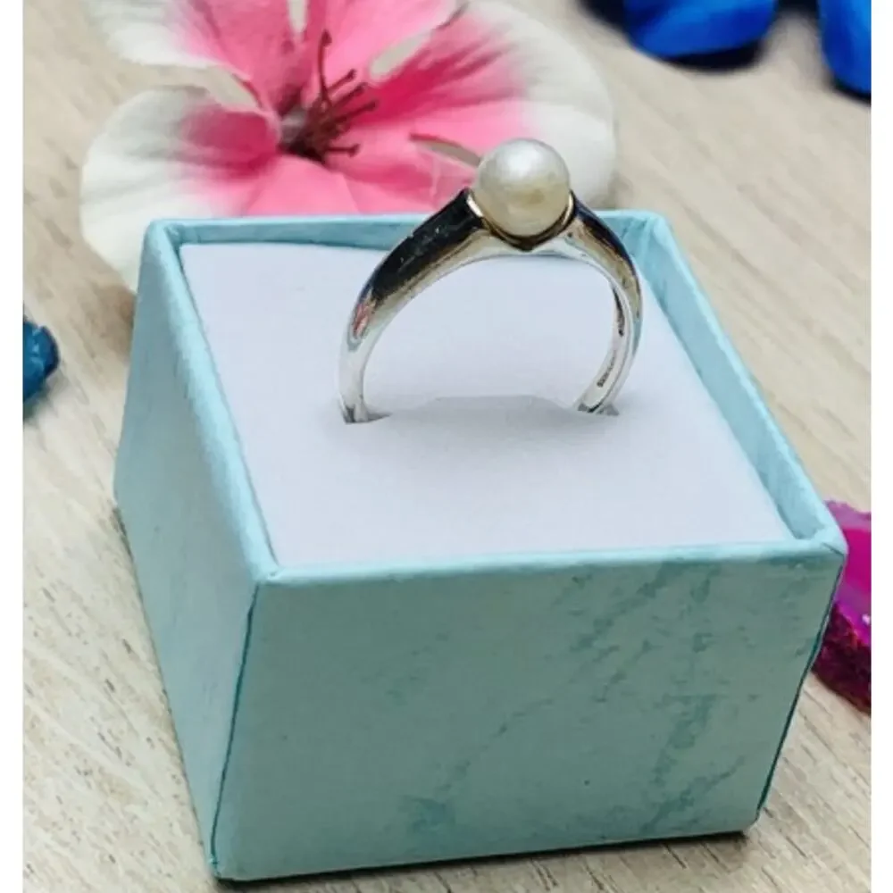 925 Sterling Silver Pearl Ring Size 8